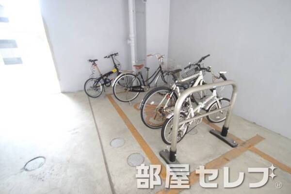 屋内駐輪場。