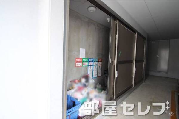ゴミ置き場。