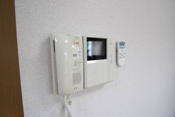 テレビモニター付きインターホン　203号室の写真です。