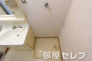洗濯機置き場はこちらへ。