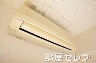 冷暖房エアコン。