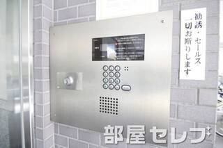 オートロック完備。
