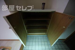 下駄箱あり。