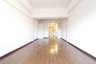 広々したお部屋で生活しやすいですね。2Ｂ号室の写真です。