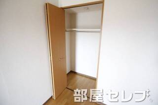 各部屋にクローゼットあり。