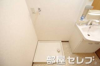洗濯機置き場はこちらへ。