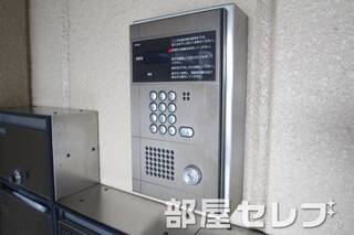 オートロック完備。