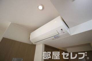 冷暖房エアコン。