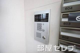 オートロック完備。