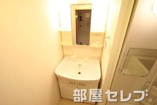 大きい洗髪洗面化粧台いいですね。