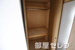 奥行きのある収納。