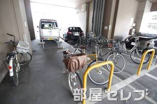 自転車置き。