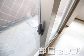 網ガラス。