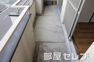 洗濯物もたくさん干せるベランダです。
