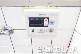 キッチンにも温度調節機。