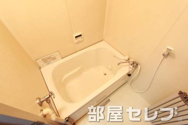 綺麗なバスルームです。