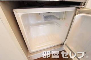 備え付けのミニ冷蔵庫です。