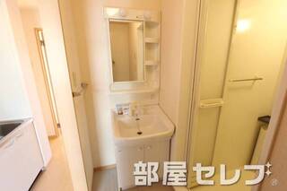 綺麗な独立洗面台です。
