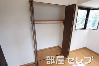 各部屋に収納あります。