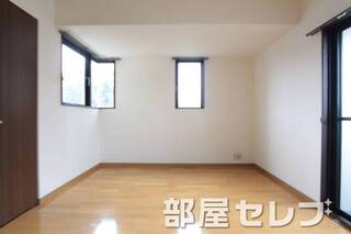 窓があって明るいです。