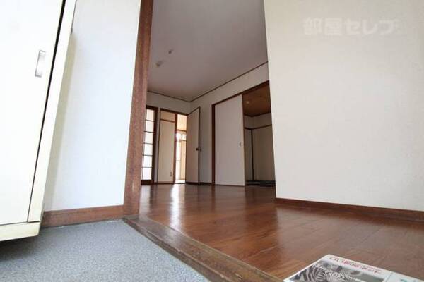 玄関からのショット
