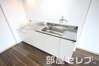 段落ちキッチン。