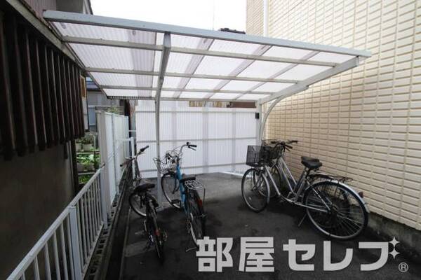 駐輪場。