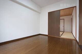 写真は別の部屋です