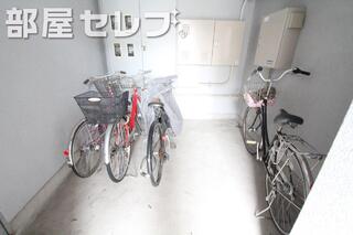 屋根付き自転車置場です。