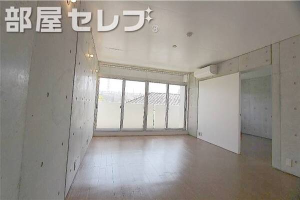 日当たりの良いリビングです。