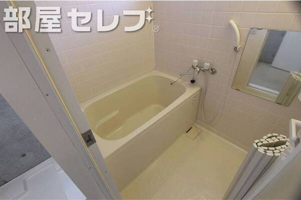 綺麗なバスルームです。