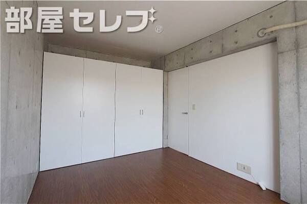 寝室にどうぞ。