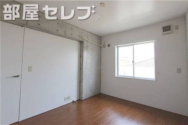 たっぷり収納できるシューズボックスです。