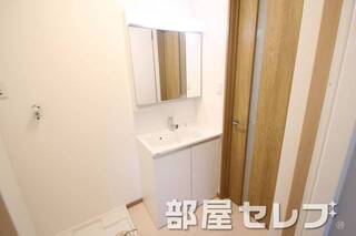 独立洗面で朝の準備も楽々。