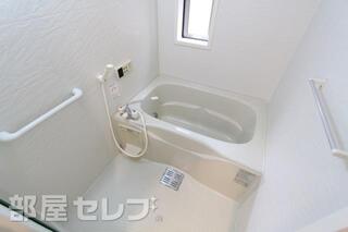 追い焚き付きでゆっくりできるお風呂。