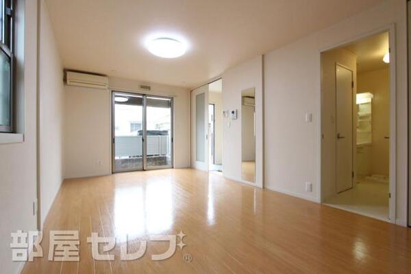 日当たりも良好で明るいお部屋です。