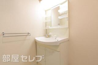 棚も多くて使いやすい洗面台です。