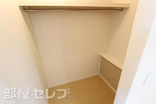 たくさん服が入るウォークインクローゼット。
