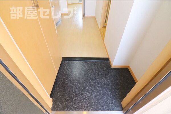 写真は同タイプのお部屋です。