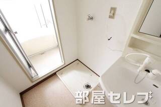 室内洗濯機置場あります。