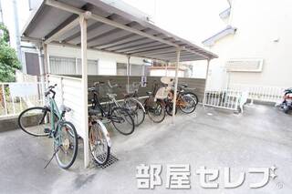 広々とした駐輪場。
