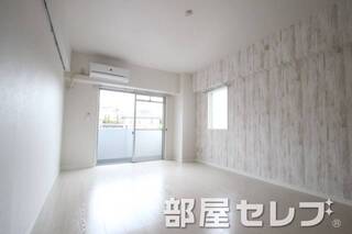 白を基調にしたお部屋。