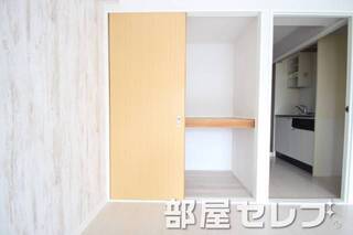 奥行のある収納。