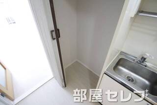 冷蔵庫はこちらへ。