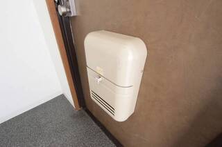 玄関ドアポストご利用下さい