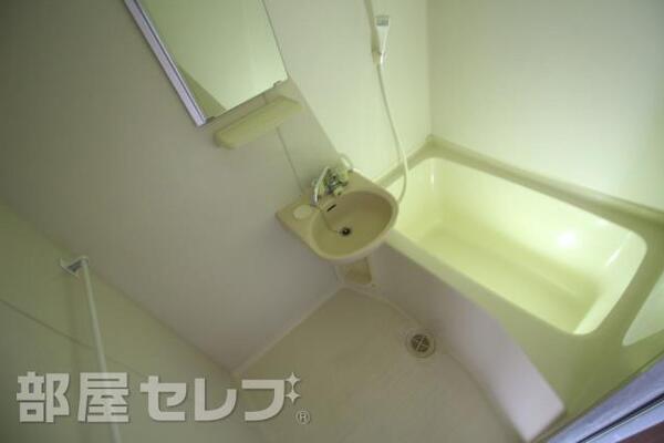 清潔感のあるお風呂です。