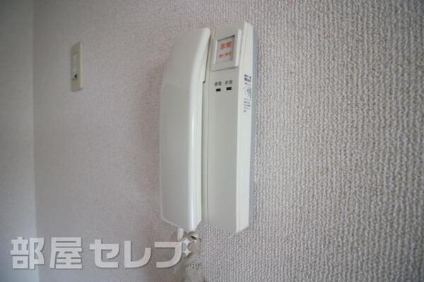 ドアフォンが付いているので安心です。