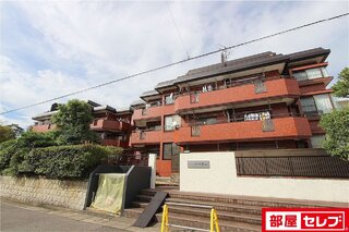 オレンジのタイルが明るい雰囲気を。。