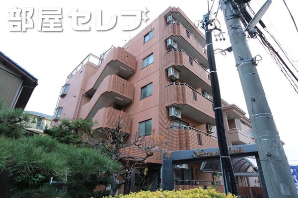 おしゃれなタイルの外観です。