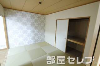 アクセントクロスが特徴的なお部屋お洒落です。